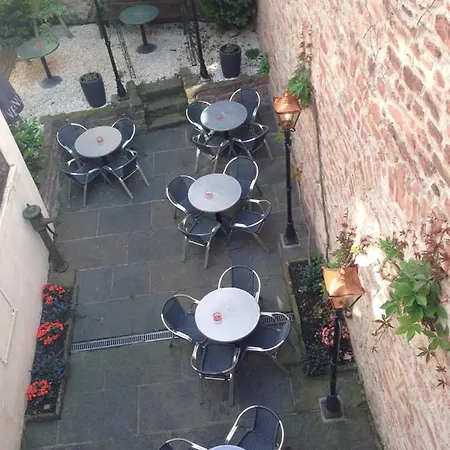 Casa de hóspedes The Dubliner & Irish Pub